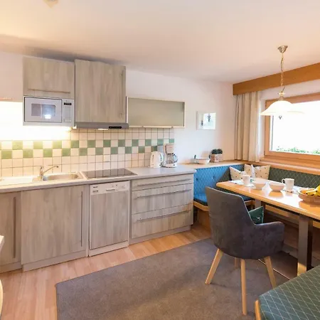 Haus Gmahblick Ferienwonungen 4*